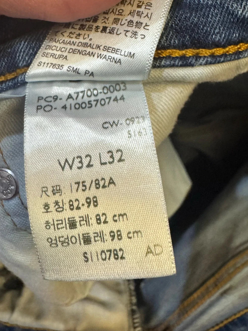 Levi's Men's Light Blue Straight-Leg Jeans with Signature Patch